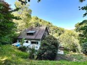 Ein verwunschenes Haus im Grünen