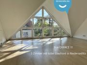 eindrucksvolle Glasfront • Tageslichtbad mit Wanne •...