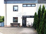 Einfamilien Reiheneckhaus mit großem Garten und Doppelgarage