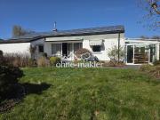 Einfamilienhaus / Bungalow mit 2 Garagen, 2 Stellplätzen...