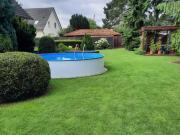 Einfamilienhaus Bungalow mit Pool und großem Garten