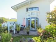 EINFAMILIENHAUS MIT CHARMANTEM GARTEN UND POOL