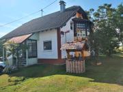 Einfamilienhaus mit einer Einliegerwohnung und Doppelgarage