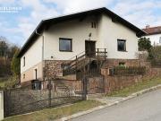 Einfamilienhaus mit eingezäuntem Garten und Garage in...