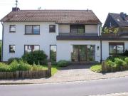 Einfamilienhaus mit Einliegerwohnung in zentraler Lage...