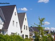Einfamilienhaus mit Einliegerwohnung und Garage