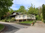 Einfamilienhaus mit Etagenwohnung und Stadt/ Wald Randlage