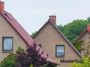 Einfamilienhaus mit Garage und Gartenparzelle