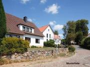 Einfamilienhaus mit Garage und Pool + provisionsfrei