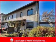 Einfamilienhaus mit Garage und Stellplatz