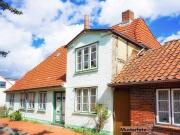 Einfamilienhaus mit Garagengebäude