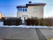 Einfamilienhaus mit Garten, Balkon und Garagen in...