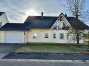 Einfamilienhaus mit Garten, Pool, Sauna, Garage & PV Anlage