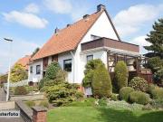 Einfamilienhaus mit Gartenhaus, Terrasse und Balkon