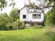 Einfamilienhaus mit Gartenparadies und Bächlein im...