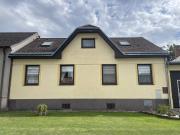 EINFAMILIENHAUS MIT GROSSEM GARTEN, GARAGE UND POOL