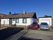 Einfamilienhaus mit Keller auf schönen Grundstück mit Garage