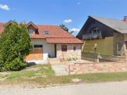 Einfamilienhaus mit Nebengebäude und Doppelgarage mit...