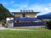 Einfamilienhaus mit Pool und Garten auf großem Grundstück