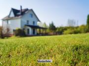 Einfamilienhaus mit schönem Garten und Garage
