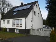 Einfamilienhaus mit Werkstatt, Partyraum, Garagen und...