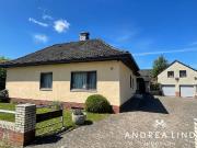 Einfamilienhaus mit Wintergarten und Kamin auf...