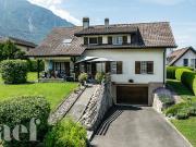 Einfamilienhaus mit zwei Wohnungen zum Verkauf in...