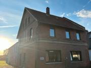 Einfamilienhaus plus Gewerbe von Privat