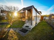 Einfamilienhaus und Garage und traumhaften Sonnengarten...