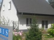 Einfamilienhaus zu verkaufen. 2 separate Wohnungen sind...