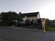 EinfamilienhausBungalow mit zwei angrenzenden...