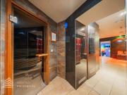 Einladendes Fitnesscenter mit Sauna in Toplage