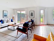 Einstehendes Haus mit 5,5 Quadratfuß. mit Garten