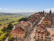 Einzelhandel und Büros im Zentrum von Romont