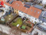 Einziehen und wohlfühlen: Stilvoll saniertes Reihenhaus...