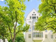 Einzigartige Rarität: Dachwohnung mit Spitzbogengalerie...