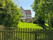 Einzigartiger Pferdehof, zwei Wohnhäuser + Stallung