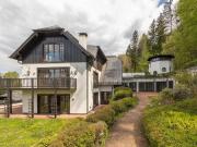 Einzigartiges Wohnen in erhöhter Lage samt Indoor Pool...