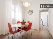 Apartamento de 3 dormitorios en alquiler en Cortes, Madrid