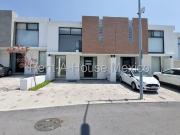 El Refugio casa dentro de privada en VENTA QH3533