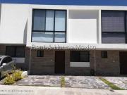 El Refugio Casa en renta en privada con amenidades. FVR