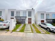 El Refugio casa en renta y dentro de privada QH1940