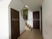 El Refugio, en venta amplia y moderna casa. FVR