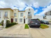 El Refugio, en venta casa a espaldas de la principal...