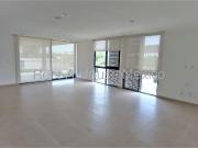 El Refugio RENTA. Departamento con 3 recámaras,...