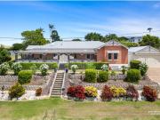 ELEGANCE AND EXPANSIVE LIVING ON THE RANGE