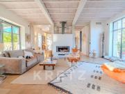 Élégance brute et lumière ancienne ferme réinventée...