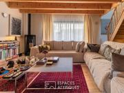 Élégance de la pierre et du bois dans une bâtisse de...