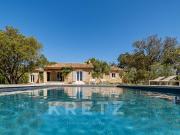 Élégance du Mas en pierre sèche, vue spectaculaire du...