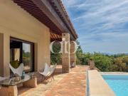 ELEGANCE ET PANORAMA VILLA DE PLAIN PIED PROCHE AIX EN P